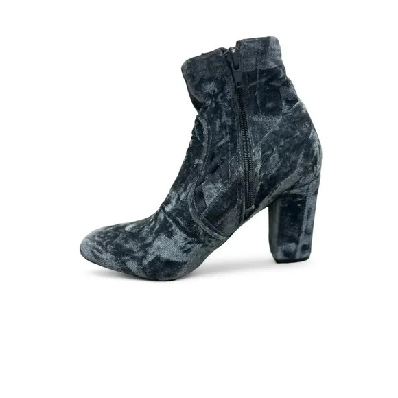 Steve Madden Ankle Booties Tight Velvet Blue Gray Size 6 1/2 Zip - Picture 3 of 11